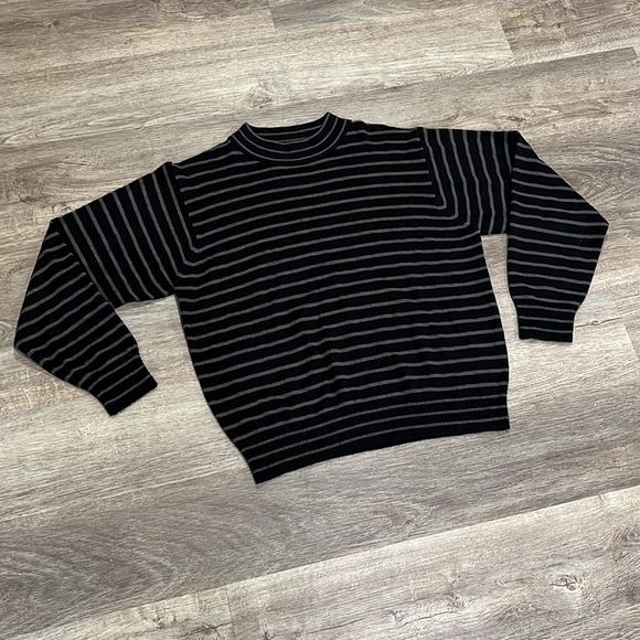 Unbranded Mock Neck Pullover Black with Gray Stripes size ~Medium - Picture 2 of 8
